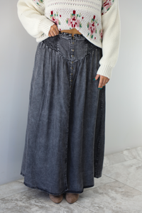 Afternoon Escape Maxi Skirt: Washed Black