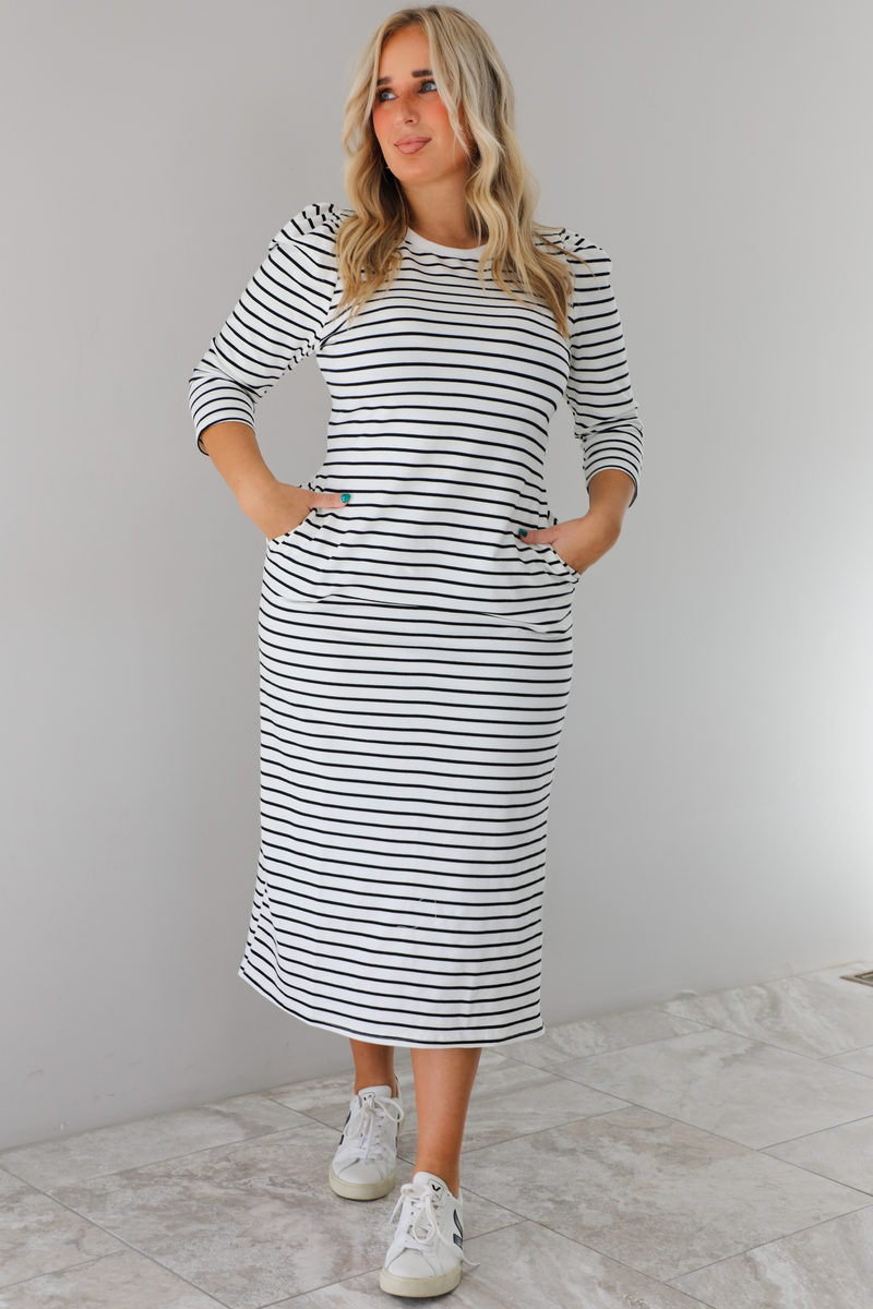 Simple Striped Midi Dress: White/Black