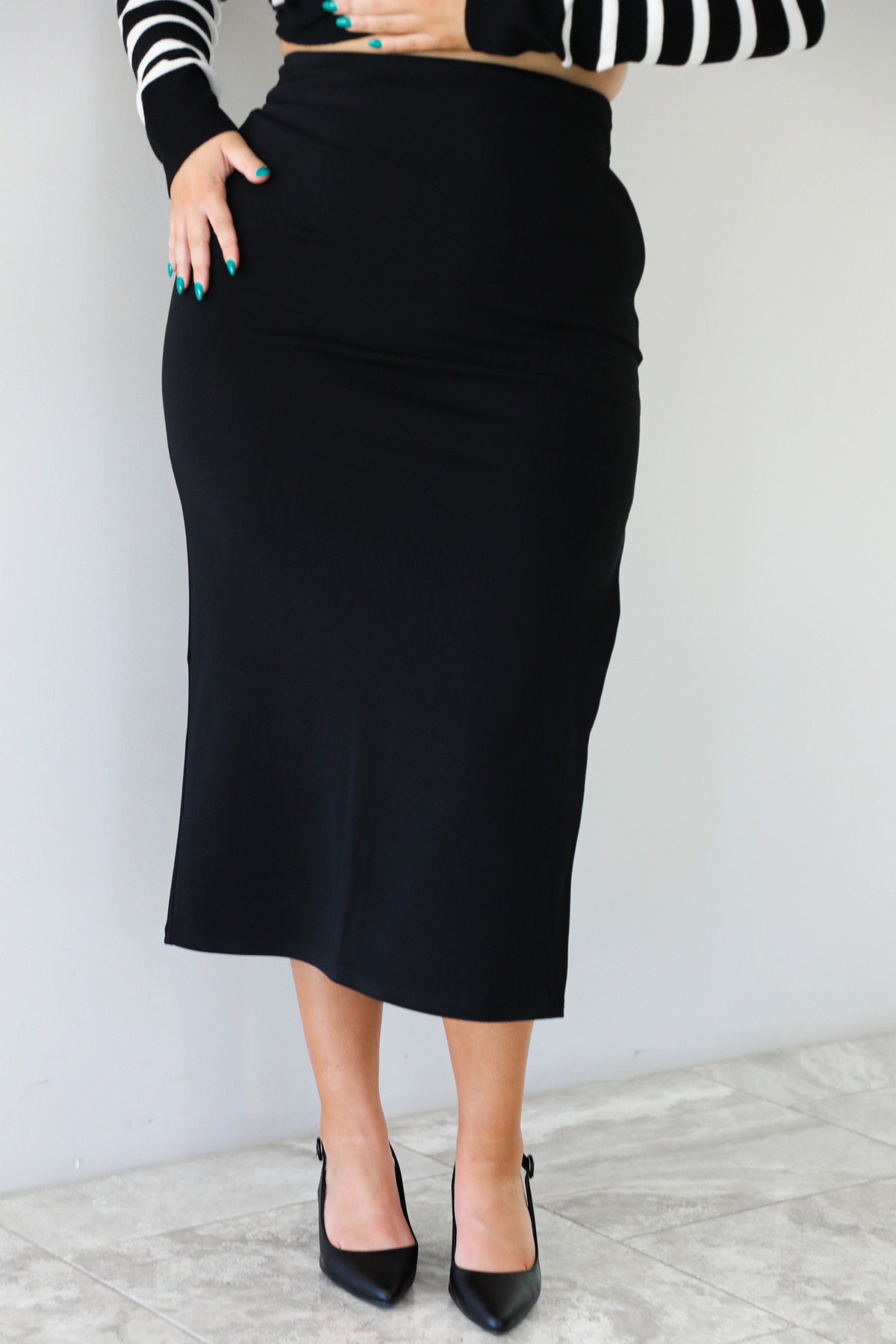 Simple Midi Skirt: Black